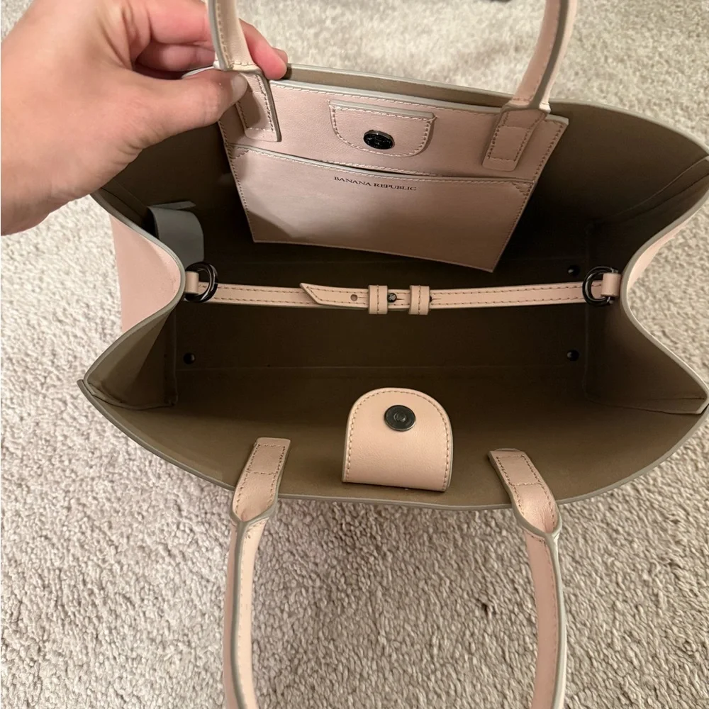 Banana Republic MINI LARKIN GLASSES GRAPHIC TOTE - Picture 3 of 4